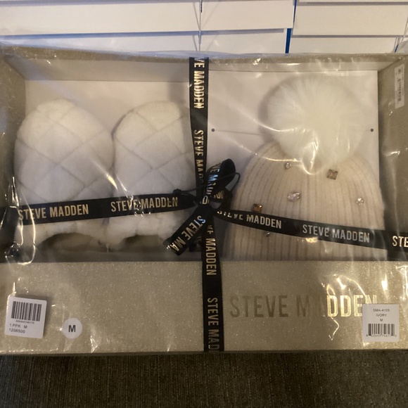 Steve Madden Women's 2-Pc. Embellished Beanie & Faux-Fur Slippers Boxed Gift Set - Picture 4 of 4